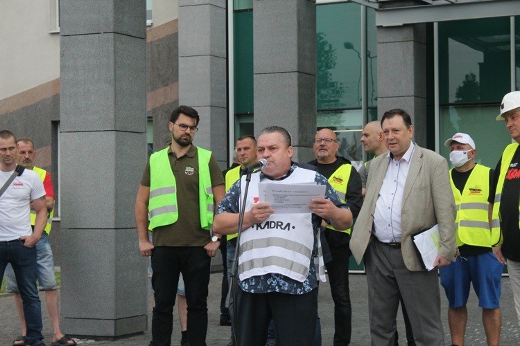 Zarząd Iza nam wybrała, prawie spółkę zaorała - manifestacja przed siedzibą JSW, Aleksandra Bienias